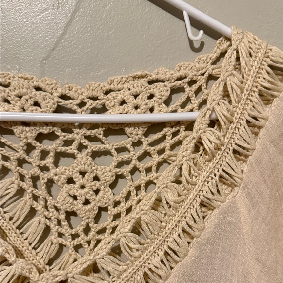 Elegant Cream Crochet Trim Women's Tunic Small - Picture 4 of 9